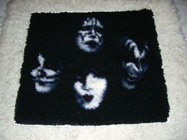 kissrug.jpg